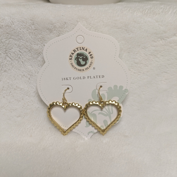 18kt Matte Gold Plated Scalloped Heart Earrings in Gold NIB - Picture 6 of 10
